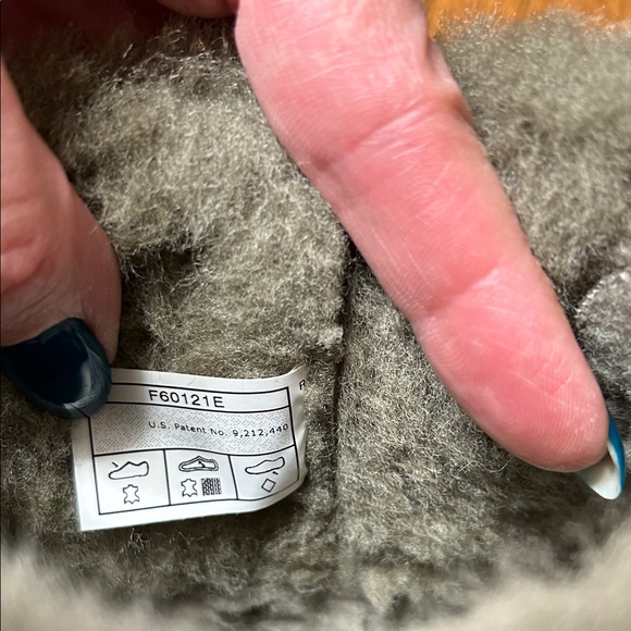 NWOT UGG Women's Olive Green Ankle Boots with Fur Lining Size 7 - Picture 8 of 16